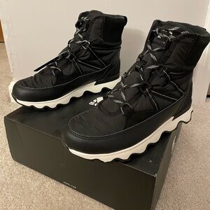 NWT Sorel Kinetic Boots. Women’s Size 11.